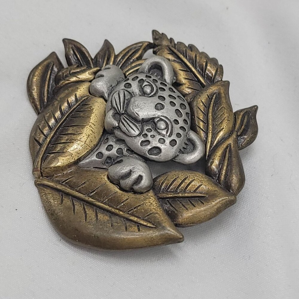 JJ Vintage Leopard Jungle Brooch Pin Pewter Brass Leaf Design Animal Jewelry - Picture 8 of 9
